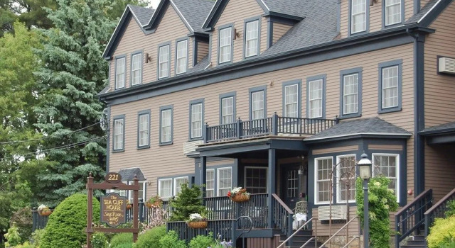 Sea Rose Suites, Varaa Hotelli Hotellit New England uima-altaalla, Uima-allas