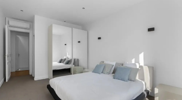 Luxury 5 Bed Residence - Opposite Arc de Triomphe, Забронировать Отель Отели Парижа с парковкой, рядом с Свято-Троицкий собор и Русский православный духовно-культурный центр, Парковка