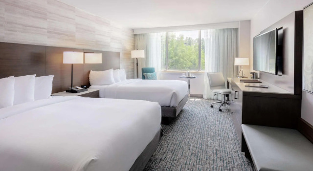 Четырёхместный номер Standard DoubleTree Birmingham Perimeter Park