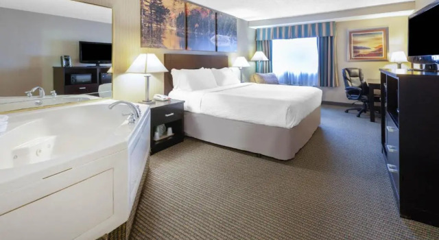 Двухместный номер Deluxe Days Inn by Wyndham Plattsburgh