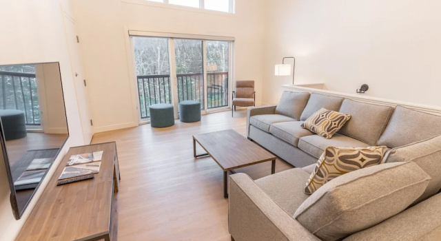 Апартаменты с 4 комнатами Basecamp Resorts Revelstoke