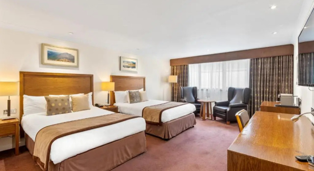Четырёхместный номер Executive The Aberdeen Altens Hotel