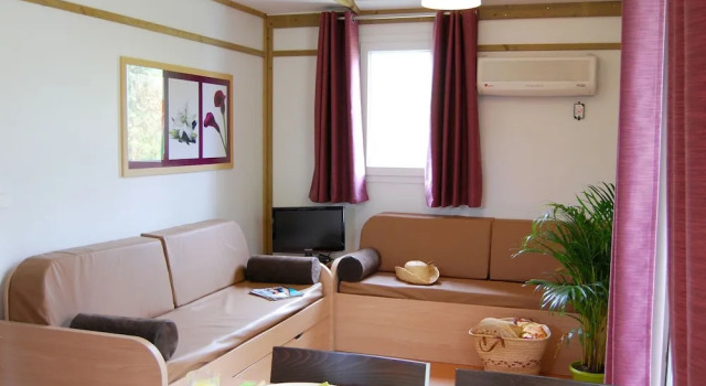 Detached Chalet With Dishwasher, on the Banks of the Lot, Réserver Chalet Cottages à Castelmoron-sur-Lot, Cottage