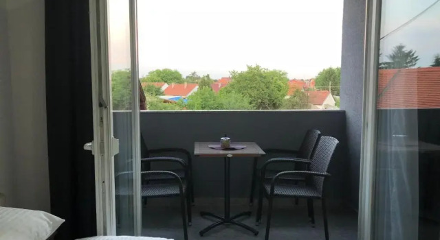 Студия с балконом Hostel Mali Pariz