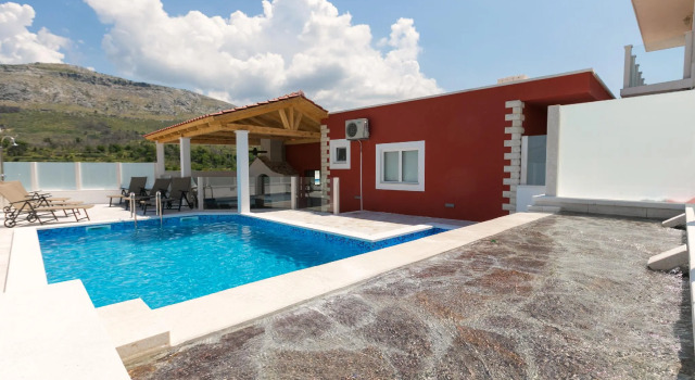 House of Oz with Private Swimming Pool
