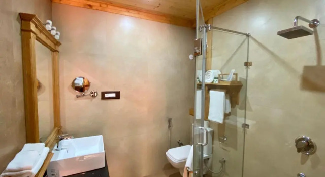 Двухместный номер Luxury ShivAdya Boutique Stay Near Manali Quiet Naggar Side Retreat
