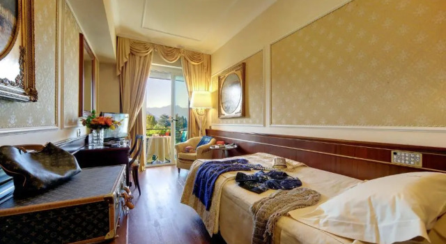 Одноместный номер Standard с видом на озеро Grand Hotel Bristol