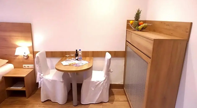 Gasthof & Restaurant "Am Kreuz", Забронировать Отель Штоппенберг Эссен, рядом с Музей Рурского региона