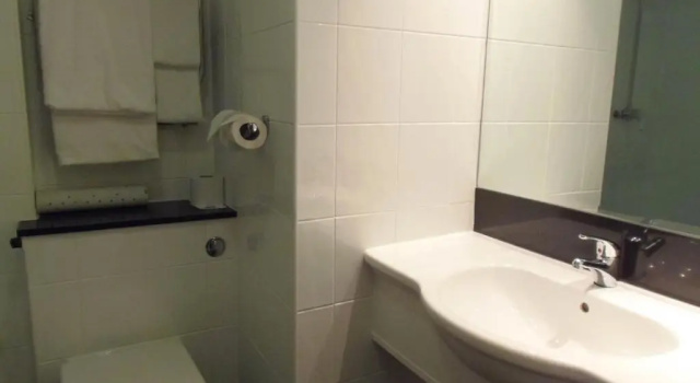 Трёхместный номер Standard Lakeside International Hotel
