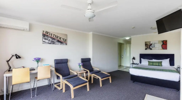 Студия с балконом The Wellington Apartment Hotel