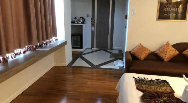 Полулюкс Thongtarin Hotel