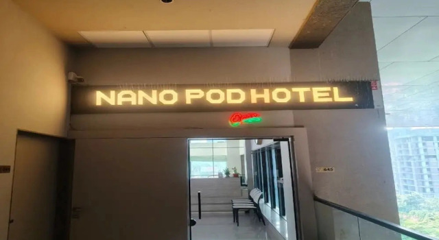 Nano Pod Yotel, Prenota Hotel Surat Gujarat
