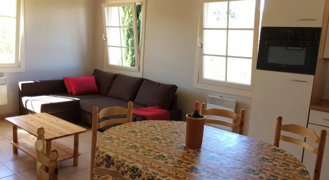 Quiet Holiday Home in Les Vans With Pool, Rezerwuj Hotel Les Vans Cévennes