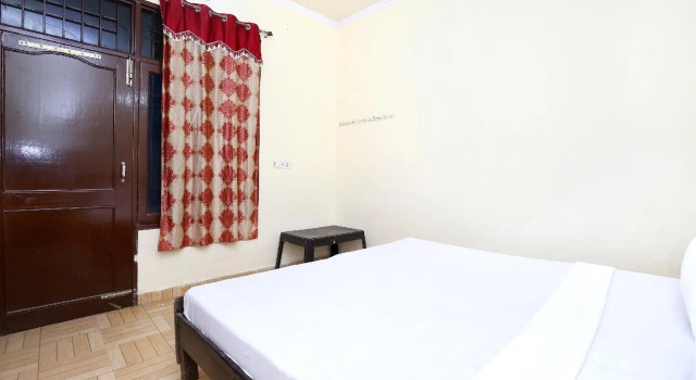 SPOT ON 40266 Hotel Krishna Cottage, Забронировать Отель Чандигарх Chandigarh Region