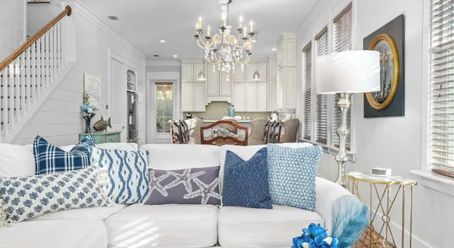 Seagrove Gardens Mins to the Beach, Santa Rosa Retreat w/ A+ Design