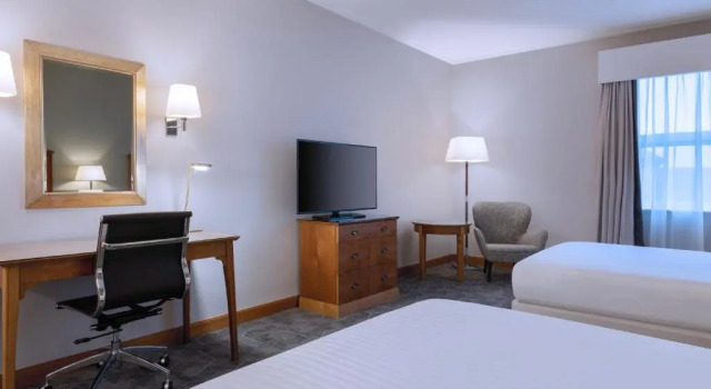 Четырёхместный семейный номер Standard Delta Hotels by Marriott Bexleyheath