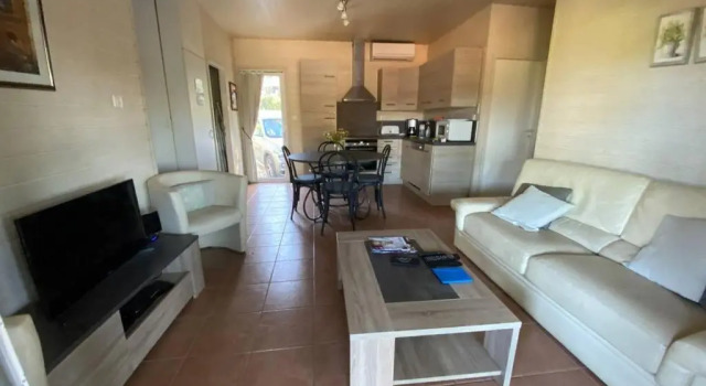 Chalet 6p dans un parc résidentiel dans le Golfe de Saint Tropez (in a park in the Gulf of Saint Tropez), Забронировать Шале Гассен Порт-Гримо