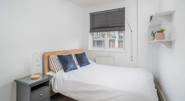 Cozy 3-bed flat near Vauxhall Gardens, Забронировать Отель Отели Англии 3 звезды, 3*
