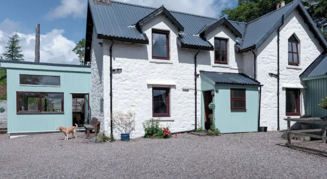 Коттедж Economy Gulabin Lodge and House