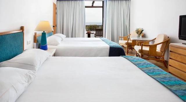 Четырёхместная студия с видом на море Coral Beach Hotel & Resort Cyprus