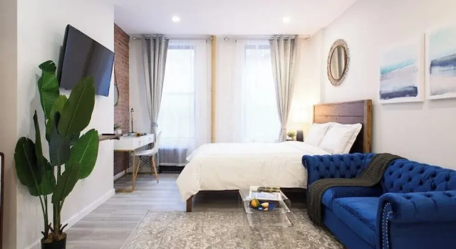 Апартаменты 240 East Apartments
