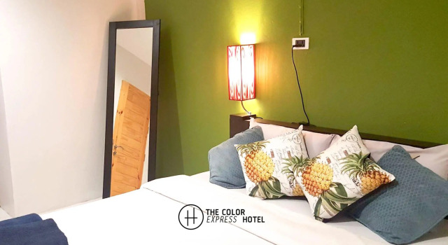 Двухместный номер Deluxe The Color Express Hotel