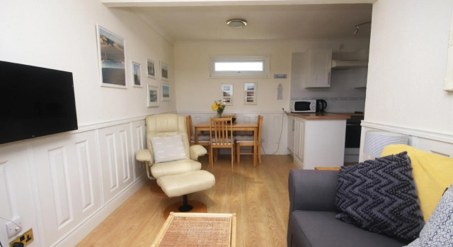 37B Medmerry Park 2 Bedroom Chalet, Забронировать Шале Коттеджи Исторического графства Суссекса, Коттедж