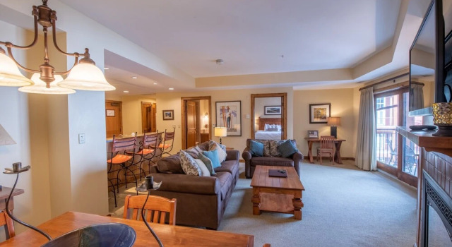 Comfortable 1 Bedroom Slopeside Condo - No Cleaning Fee! by RedAwning
