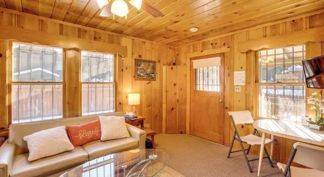 Close to Lake & Heavenly Mtn Resort! Quaint Cabin