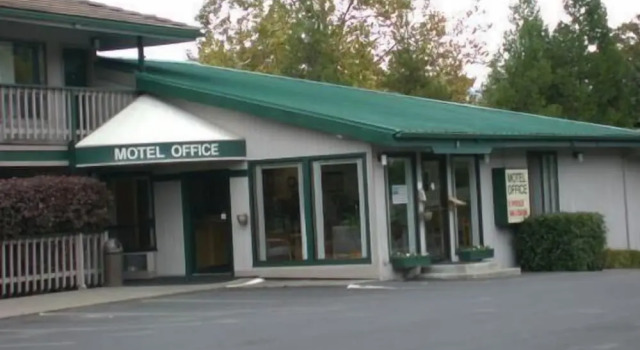 Cedarwood Inn of Ashland, Prenota Hotel Ashland Rogue Valley