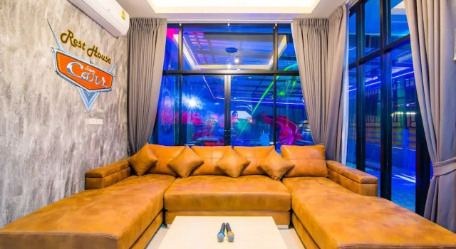 Rest House Supercar Pool Villa, Забронировать Вилла Виллы Пхетчабури, Вилла