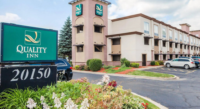 Quality Inn Milwaukee/Brookfield, Book Hotel Hoteller i Brookfield med pool, Swimmingpool