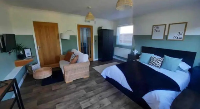 The Cwtch,Self Contained Coastal Annex Freshwater (Adults Only)