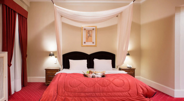 Люкс Country Club Hotel & Suites