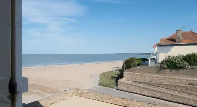 Appartement les pieds dans le sable, vue mer