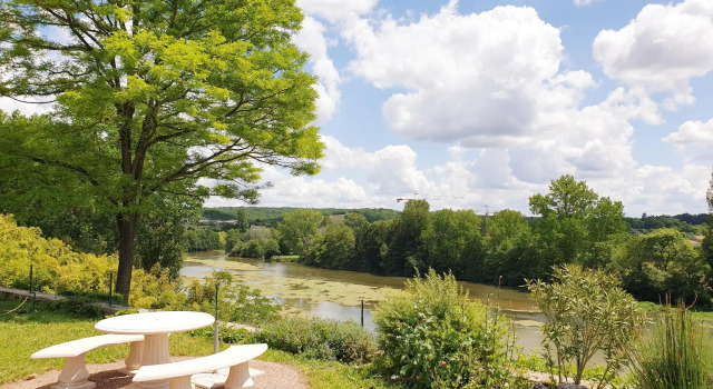 Grande maison escapade au bord de la rivière, Réserver Hôtel Touvre 