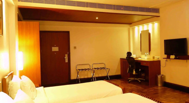 Grand Hotel, Забронировать Отель Бизнес-отели штата Кералы, 4* 5*