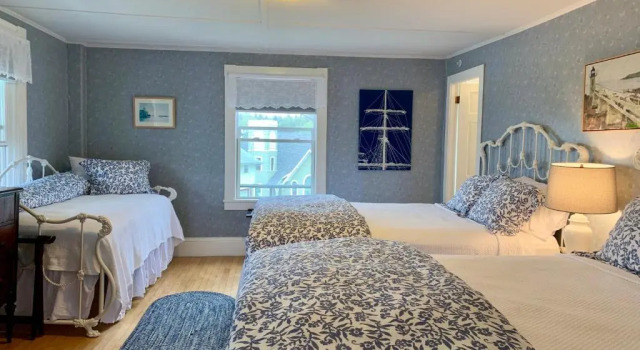 Четырёхместный номер Deluxe Seaside Inn