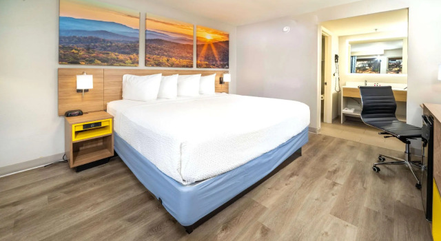 Двухместный номер Standard Days Inn by Wyndham Atlanta Stone Mountain