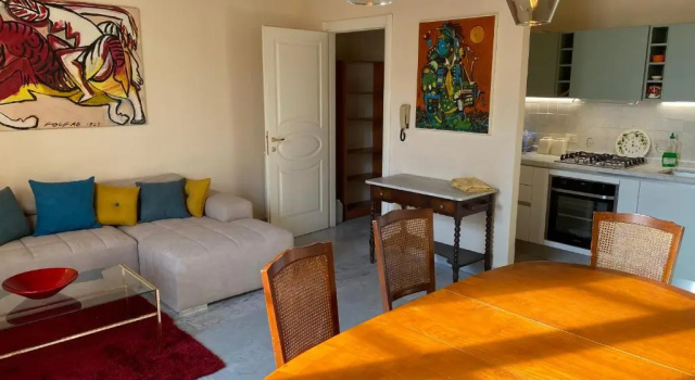 Апартаменты Renovated apartment with 3 bedrooms in an historic palazzo between port and old town