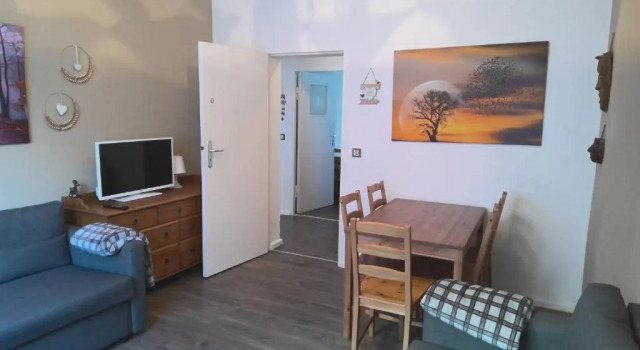 BERLIN PUR - Wohnung für bis zu 13 Personen, Book Hotel Neukölln Berlin, near Boddinstrasse