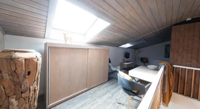 VIP Deluxe 107qm auf zwei Etagen 1 Dopplezimmer EG 1 Doppelzimmer auf der Galerie sowie 2 Badezimmer und komplette Küche mit Mikrowelle und Backofen Ideal für 1 bis 6 Gäste Direkter Blick auf Garten und Bergblick Alles nur nicht 0815, Varaa Matkakoti Hotellit Baijeri pysäköinnillä, Pysäköinti