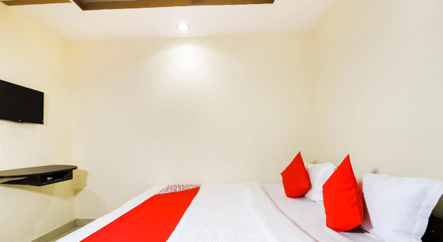 OYO 28296 White Solitaire, Book Hotel Ludhiana Punjab