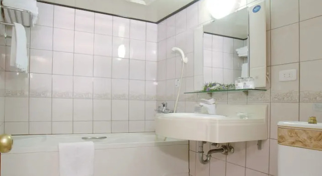 Трёхместный номер Comfort Ever Luck Hotel