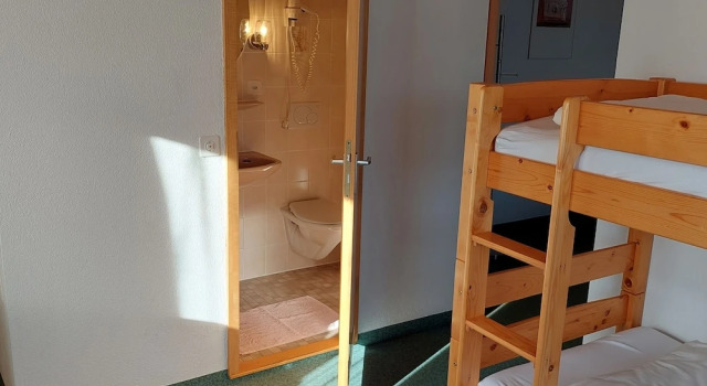 Четырёхместный номер Standard с балконом Hotel GARNI Mittenwald