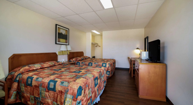 Четырёхместный номер Standard Canadas Best Value Inn Fort St John