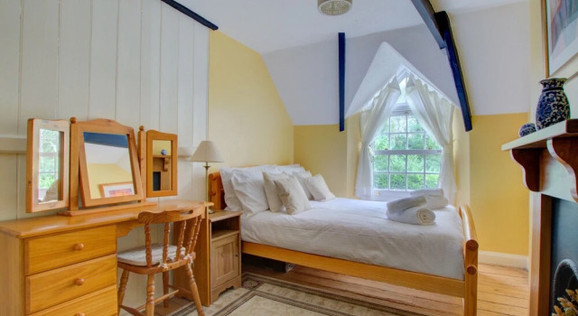 Charming Holiday Home With Lovely Garden, Забронировать Отель Лу Корнуолл