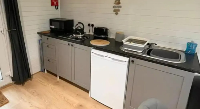 1 Bedroom Log Cabin in Parc Pen y Bryn Sleep 2/3, Varaa Lomakoti Betws Gwerfil Goch Britannia