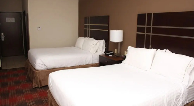 Четырёхместный люкс Holiday Inn Express & Suites Cumberland - La Vale by IHG