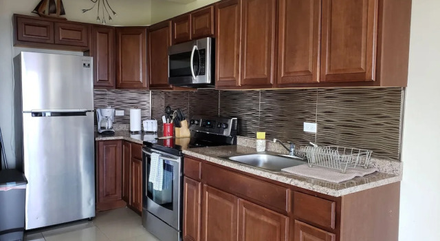 Апартаменты Deluxe Villa Indigo Sunny 1BR Apartment in Private Gated Estate